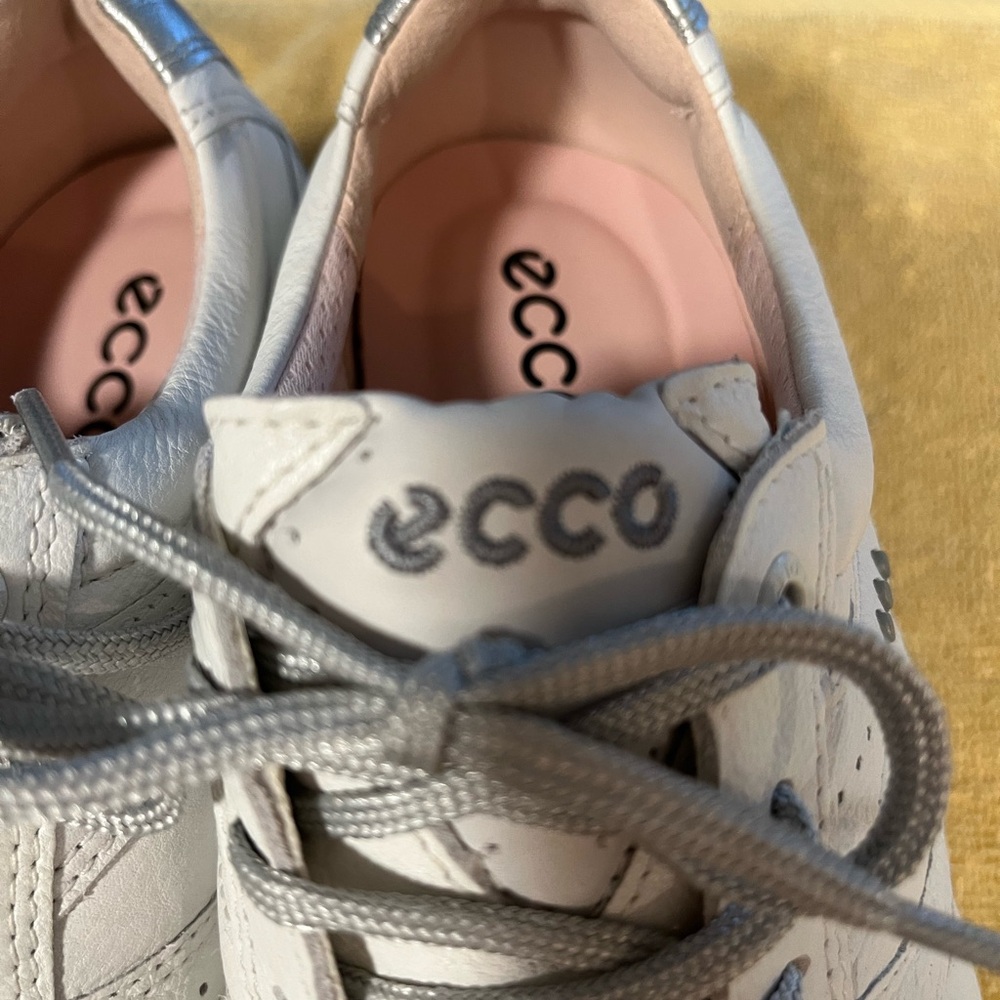 NEW ECCO Hydromax Womens White/Silver Leather Spike Golf Shoes Sz 40 (US 9) - Picture 7 of 9